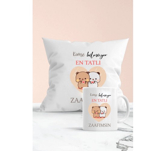 kimse bilmiyor..! en tatlı zaafımsın Baskılı Kupa ve Yastık Seti kimse bilmiyor..! en tatlı zaafımsın Baskılı Kupa ve Yastık Seti